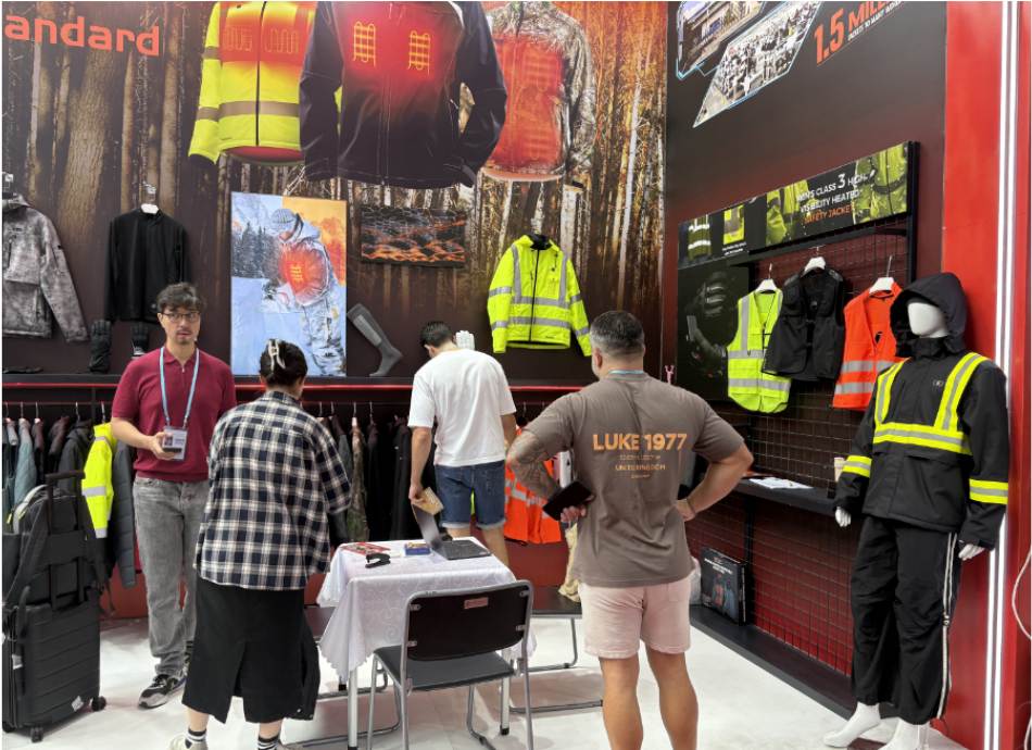 Eco Smart International Limited ouvre la voie aux vêtements chauffants intelligents à la Foire de Canton, en présentant ses capacités de service complet, du concept au vêtement.